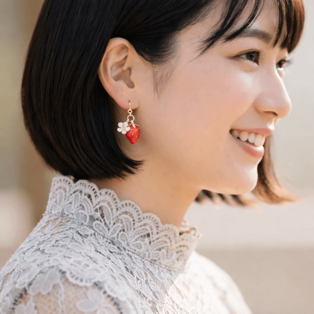 ふんわり春いちごと白いお花のピアス | 5枚目