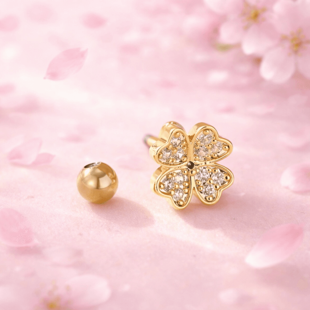 【桜ピアス】小ぶり 花モチーフ イヤーボーンスタッドピアス　ゴールド キラキラ ビジュー 春アクセサリー | 4枚目