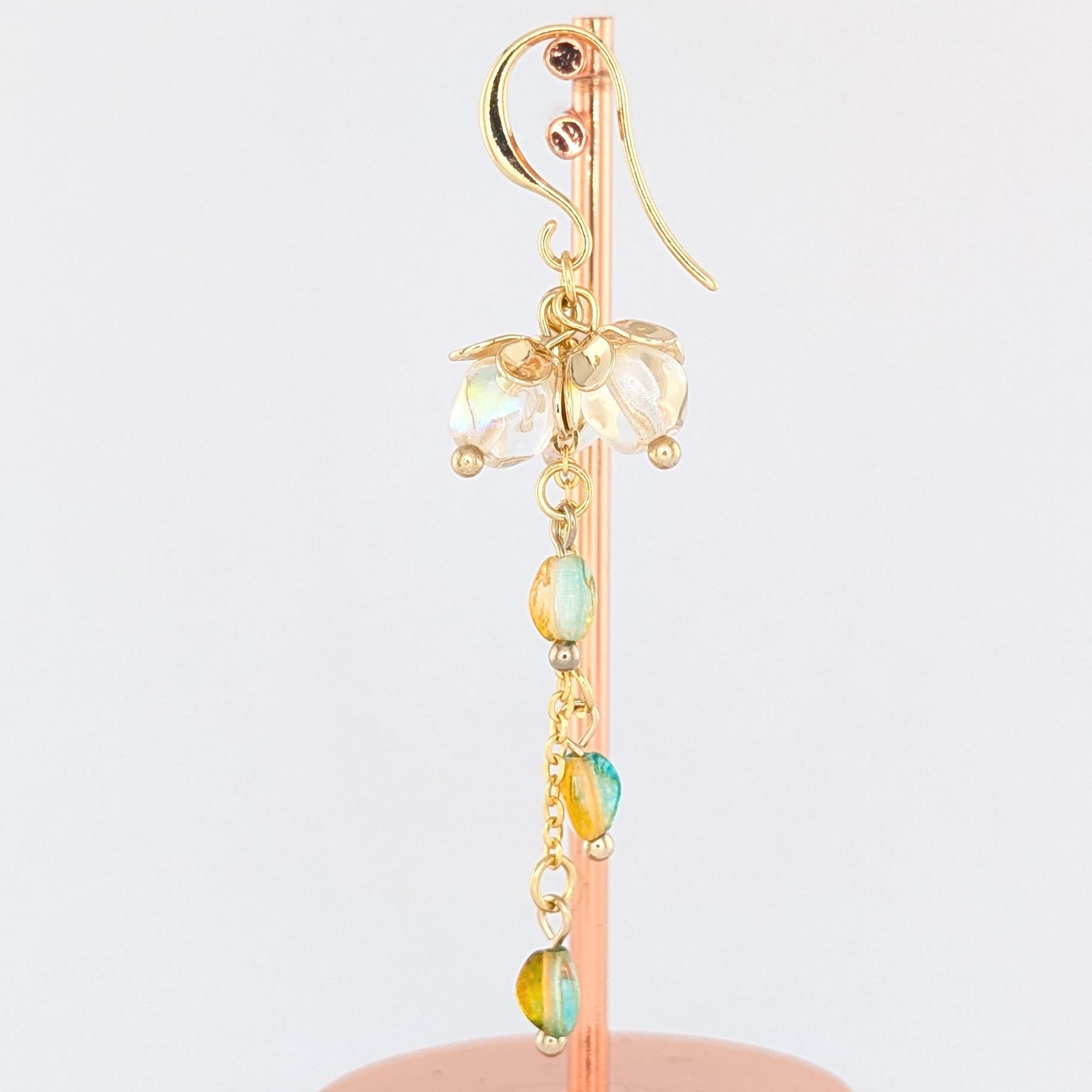 メタルフラワーとチェコビーズのお花ピアス | 2枚目