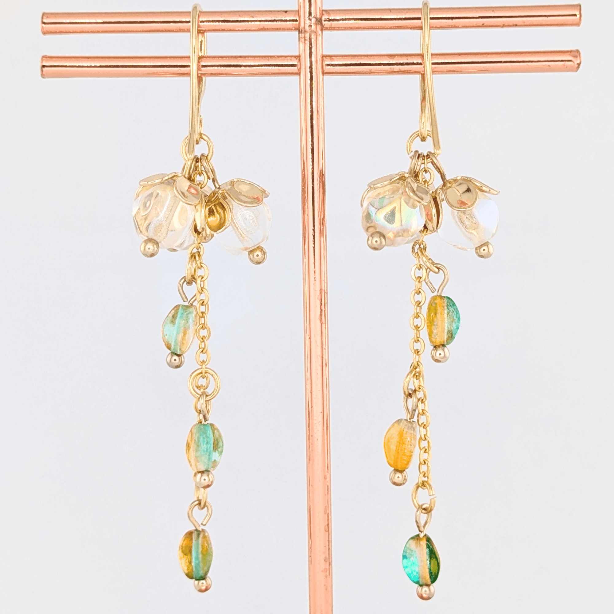 メタルフラワーとチェコビーズのお花ピアス | 3枚目