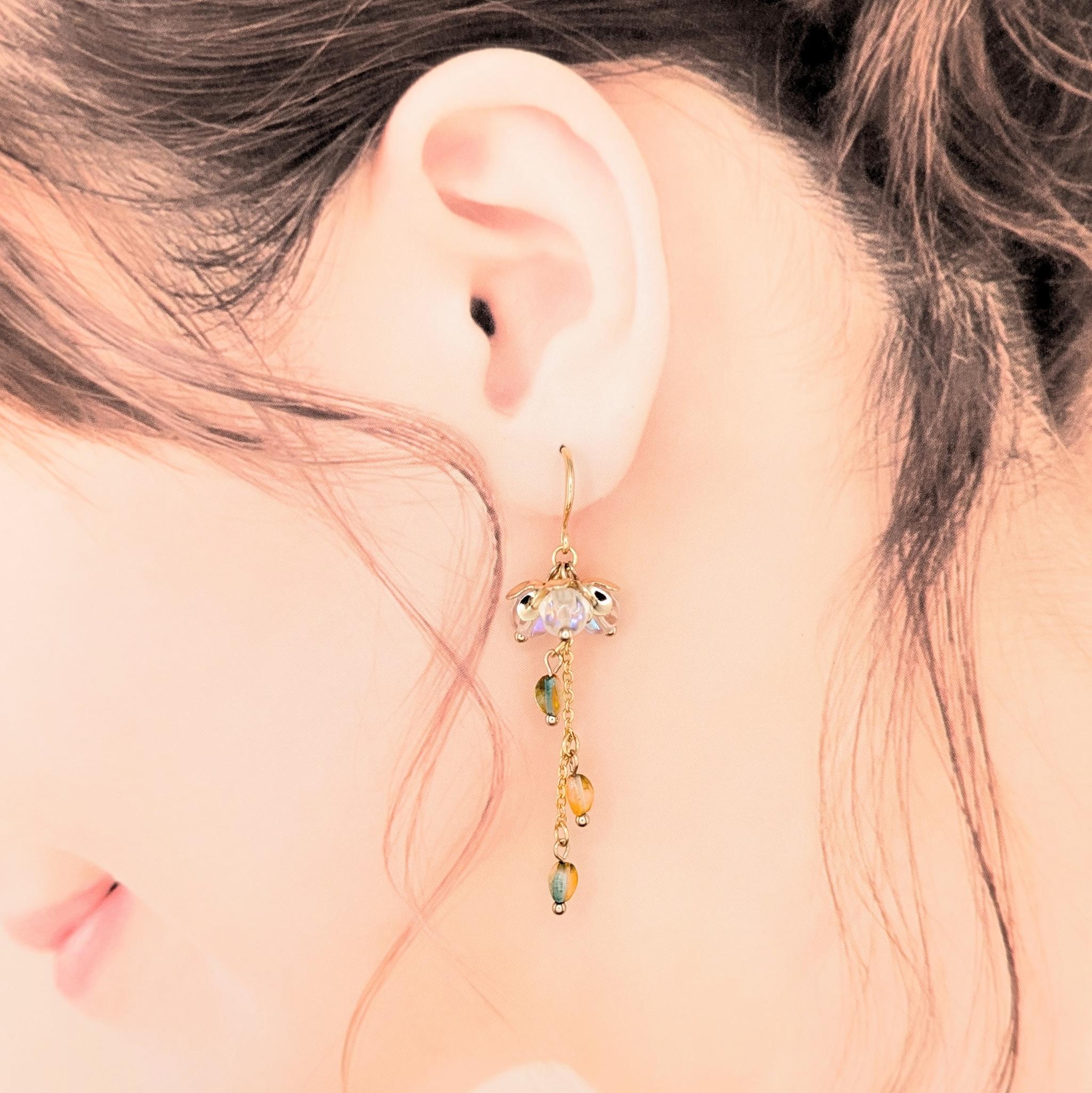 メタルフラワーとチェコビーズのお花ピアス | 5枚目